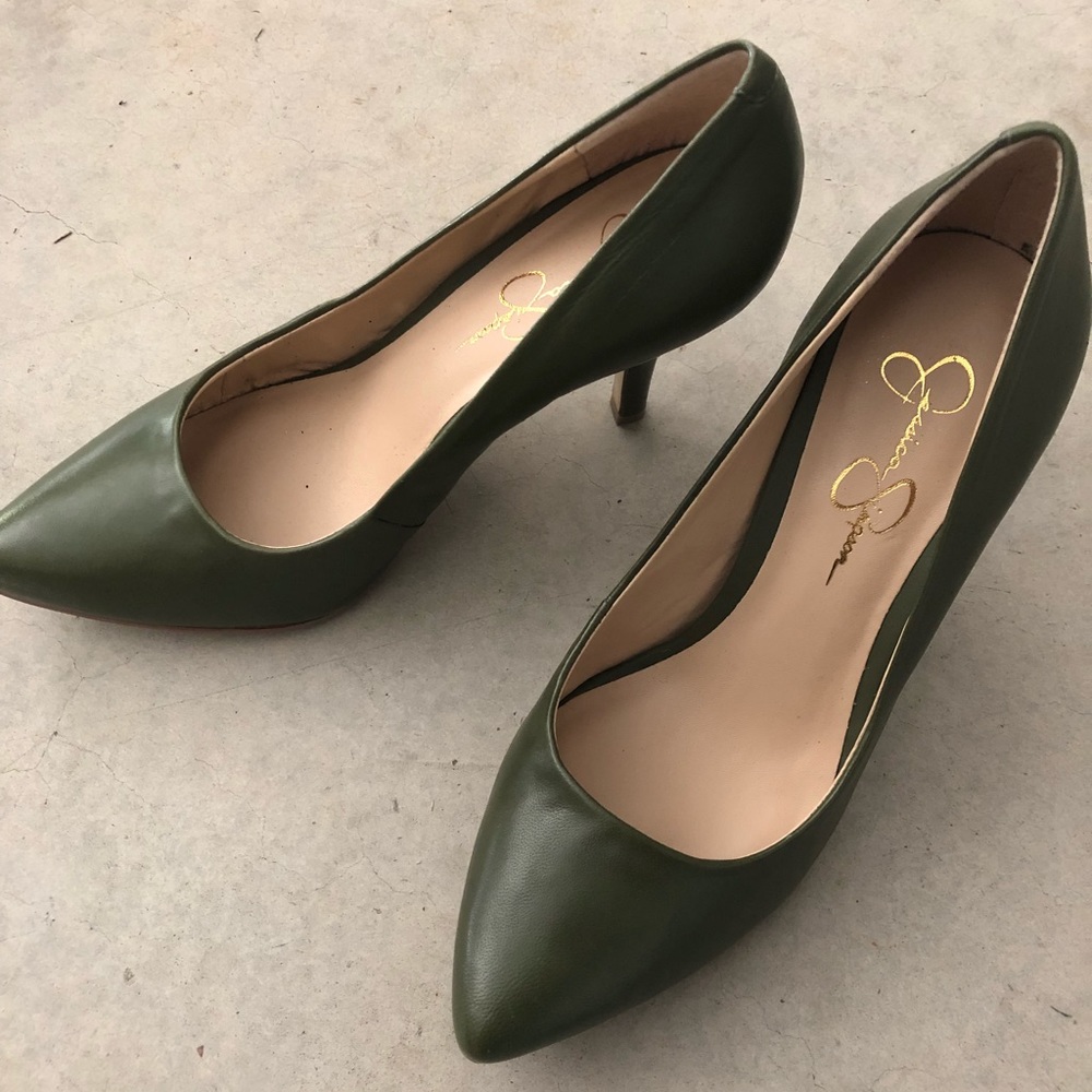 Jessica Simpson pumps